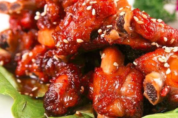 探索双色球与美食的奇妙融合，最新糖醋小排烹饪法及胡萝卜健康榨汁搭配